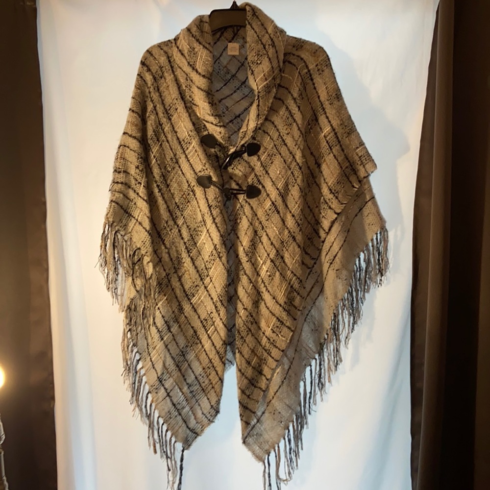 Very soft and comfy! Worn once. One size.